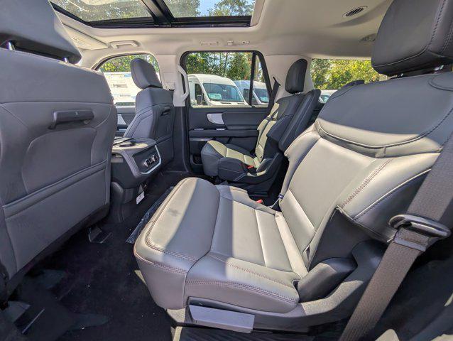 new 2025 Ford Expedition car, priced at $67,920
