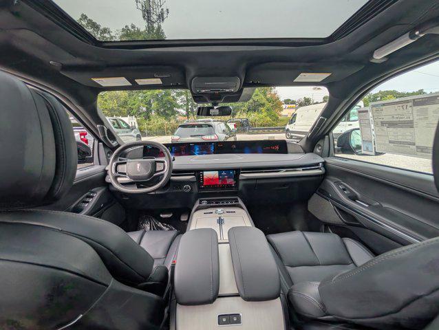 new 2025 Lincoln Navigator car, priced at $106,162