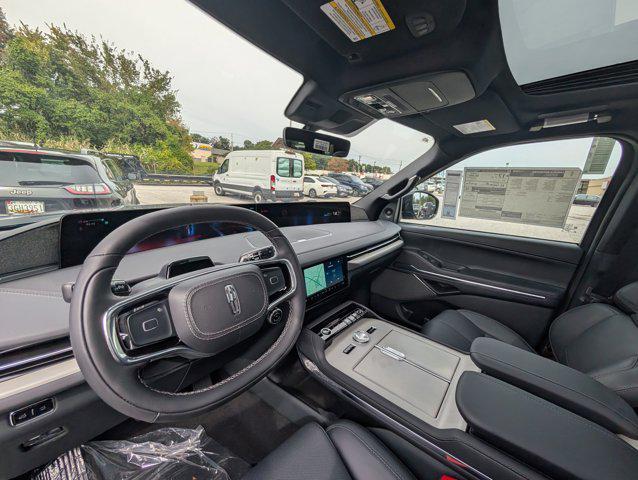 new 2025 Lincoln Navigator car, priced at $106,162