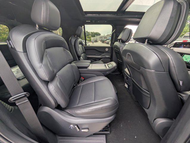 new 2025 Lincoln Navigator car, priced at $106,162