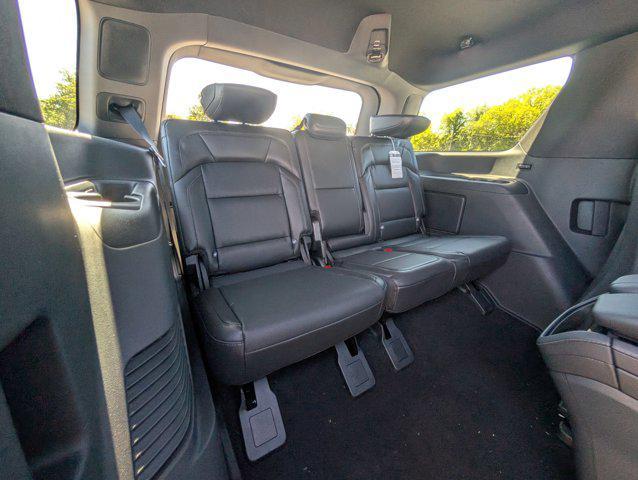 new 2025 Lincoln Navigator car, priced at $105,778