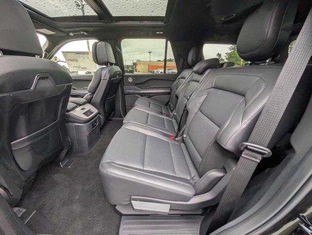 new 2025 Lincoln Navigator car, priced at $101,462