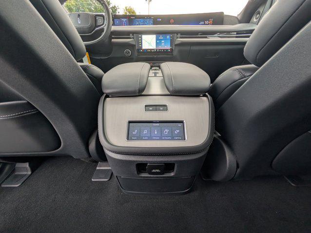 new 2025 Lincoln Navigator car, priced at $101,462