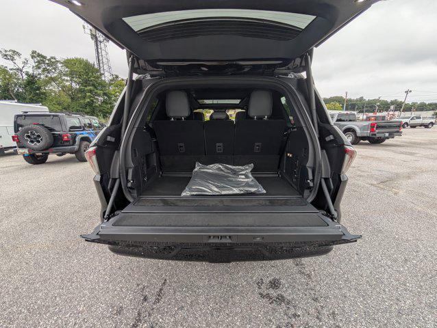 new 2025 Lincoln Navigator car, priced at $101,462