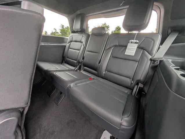 new 2025 Lincoln Navigator car, priced at $101,462