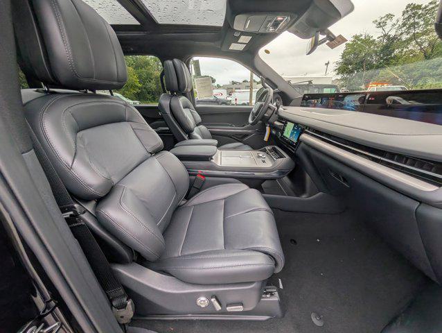 new 2025 Lincoln Navigator car, priced at $101,462