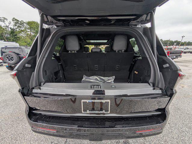 new 2025 Lincoln Navigator car, priced at $101,462