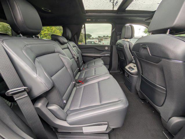 new 2025 Lincoln Navigator car, priced at $101,462
