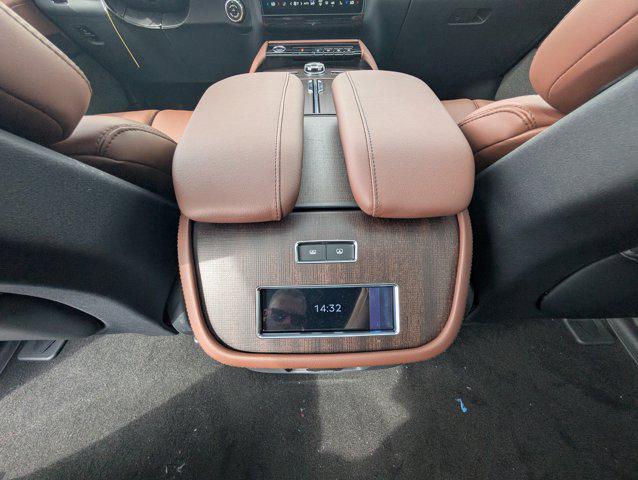 new 2025 Lincoln Navigator car, priced at $98,486