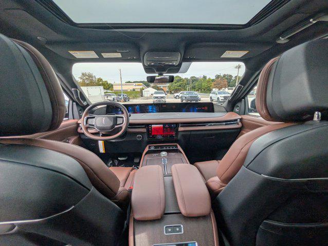 new 2025 Lincoln Navigator car, priced at $98,486