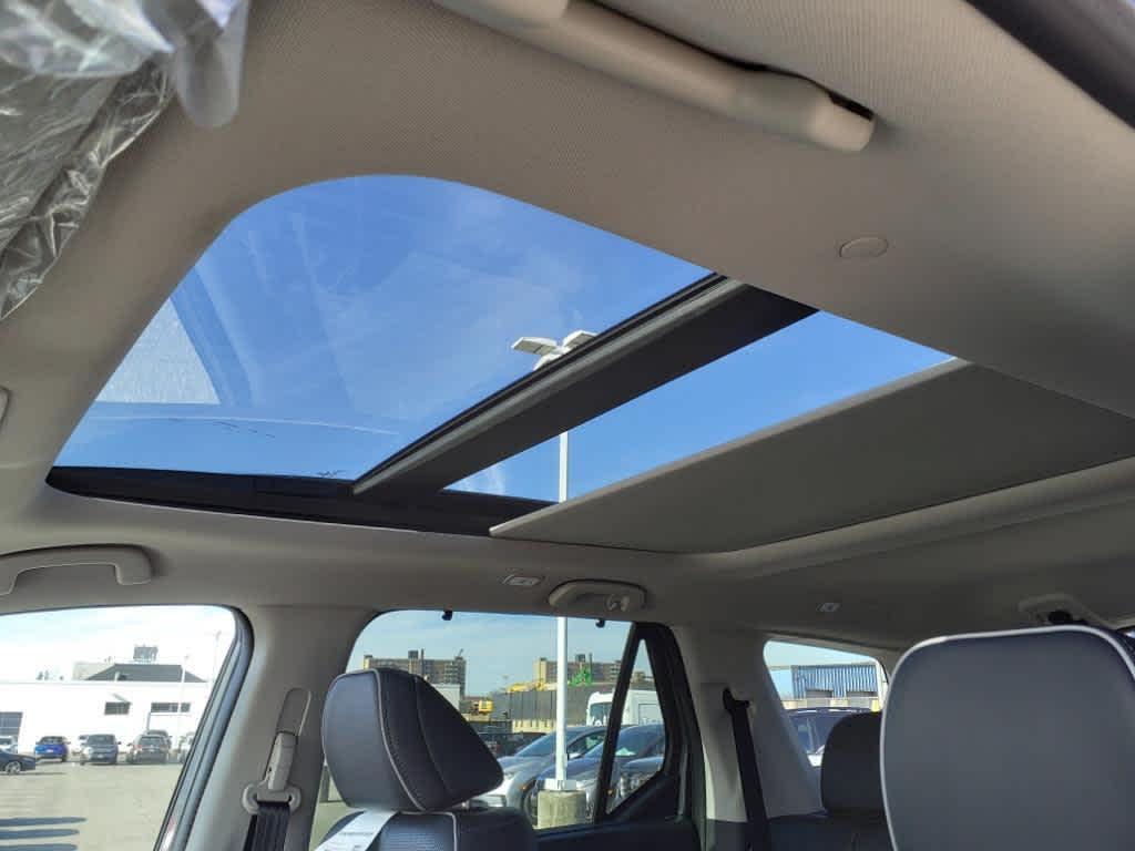 new 2025 Honda Pilot car, priced at $54,575