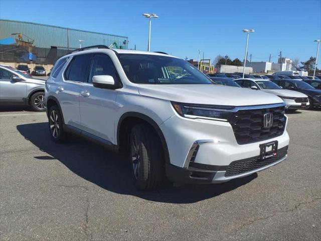 new 2025 Honda Pilot car, priced at $54,930