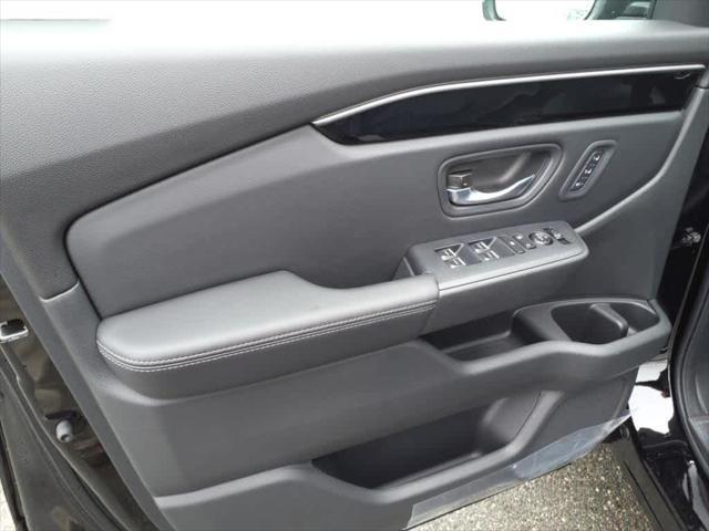 new 2025 Honda Pilot car, priced at $51,780