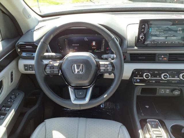 new 2025 Honda Pilot car, priced at $54,985
