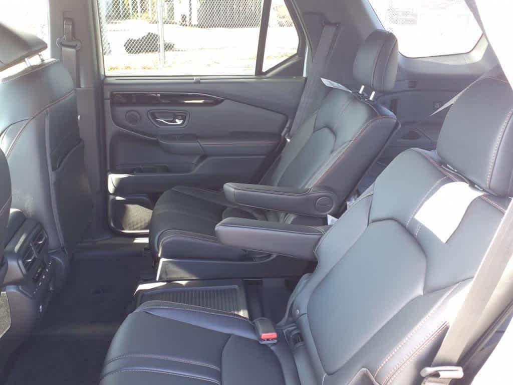 new 2025 Honda Pilot car, priced at $51,350