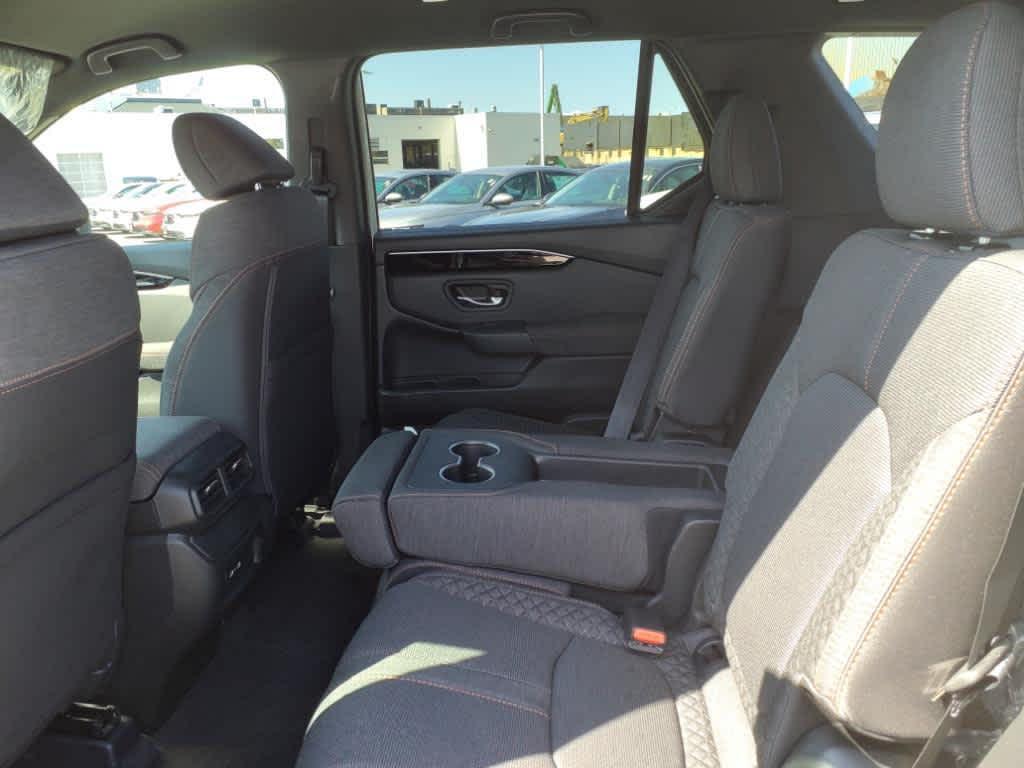 new 2025 Honda Pilot car, priced at $44,250