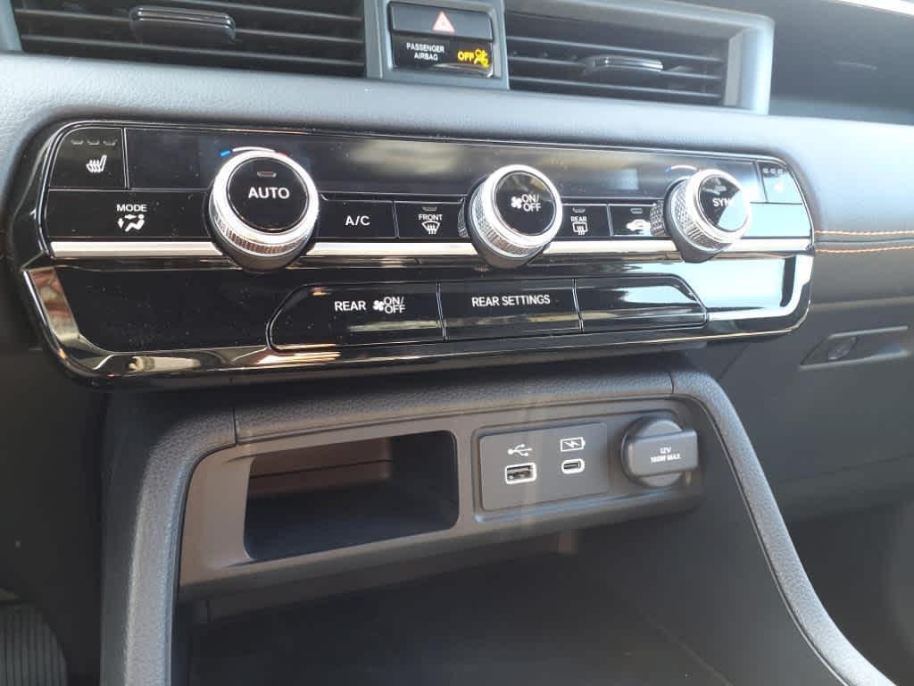 new 2025 Honda Pilot car, priced at $44,250