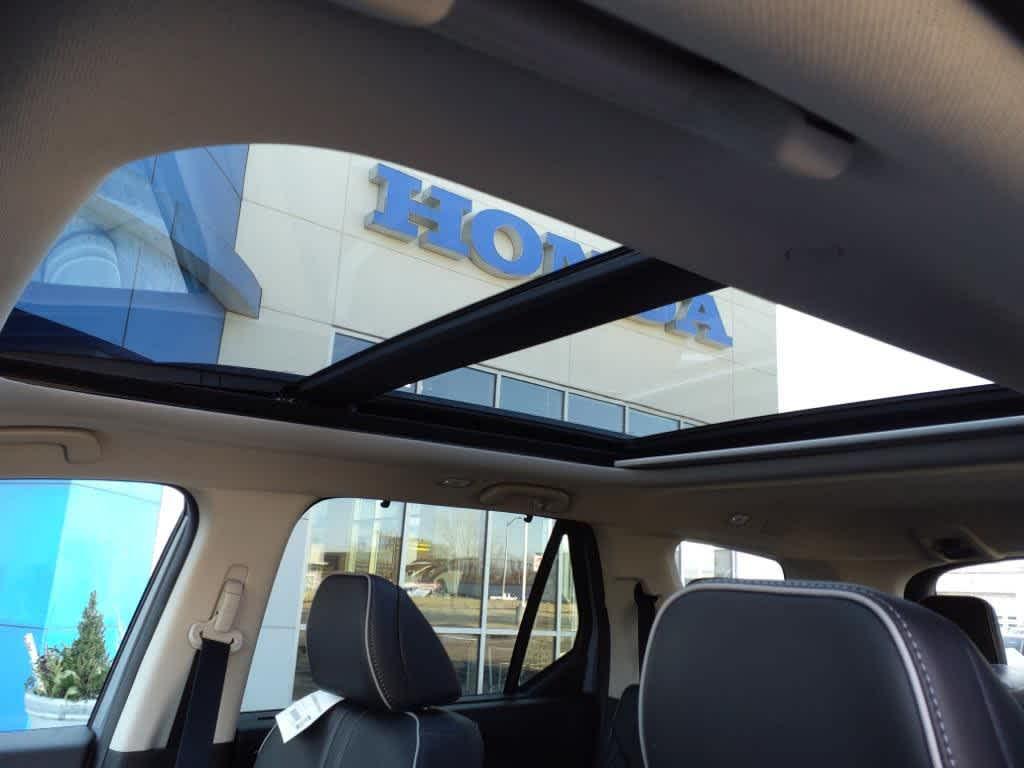 new 2025 Honda Pilot car, priced at $54,985