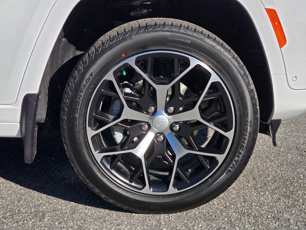 new 2025 Jeep Grand Cherokee car, priced at $61,926