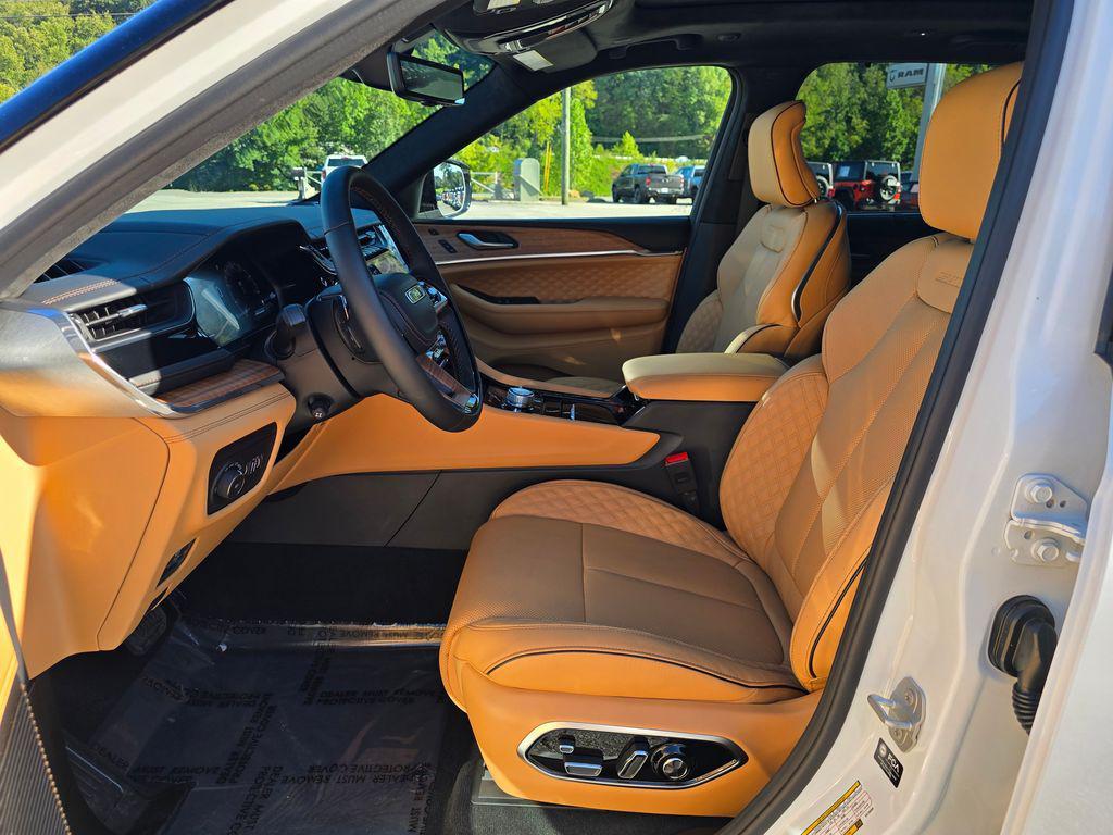 new 2025 Jeep Grand Cherokee car, priced at $61,926
