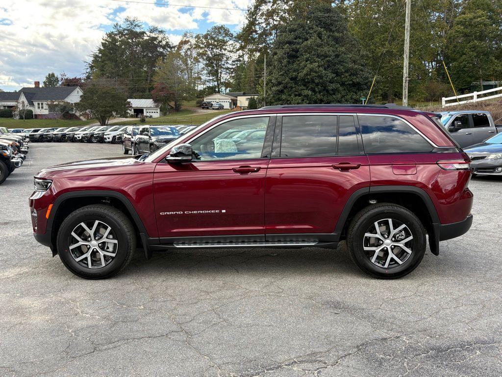 new 2025 Jeep Grand Cherokee car, priced at $42,400