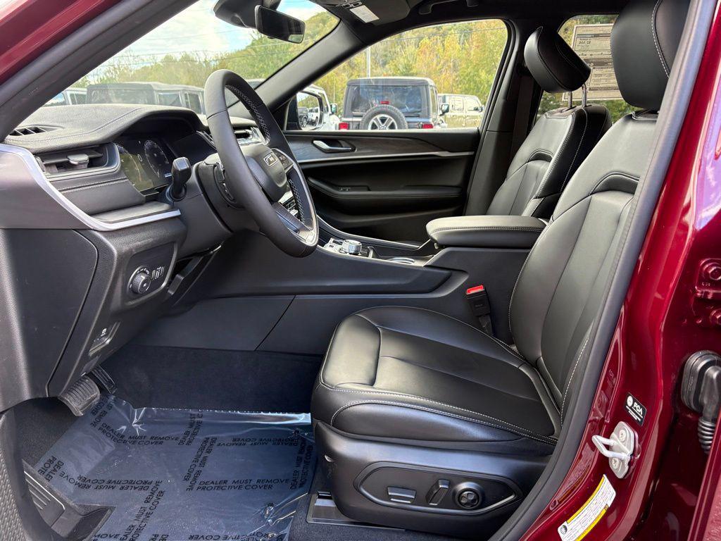 new 2025 Jeep Grand Cherokee car, priced at $42,400