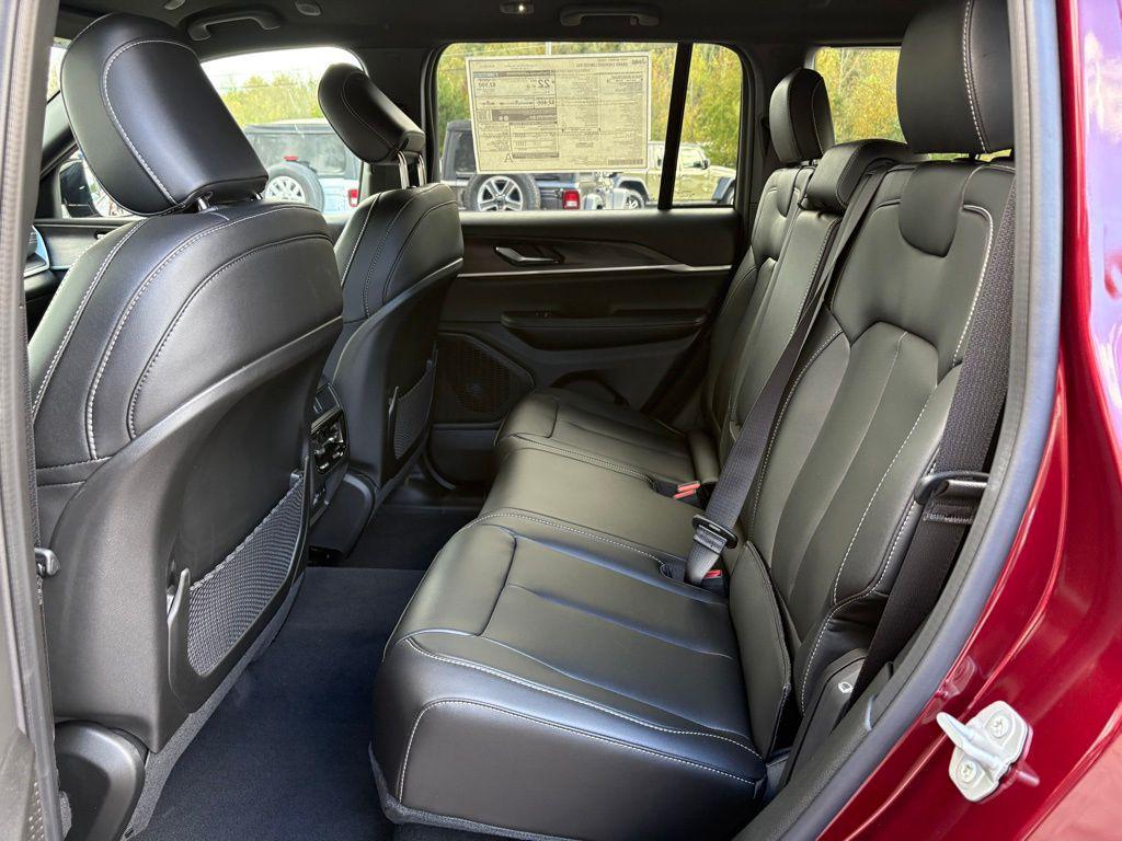 new 2025 Jeep Grand Cherokee car, priced at $42,400