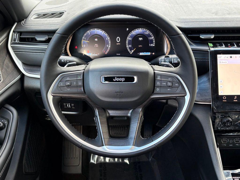 new 2025 Jeep Grand Cherokee car, priced at $42,400