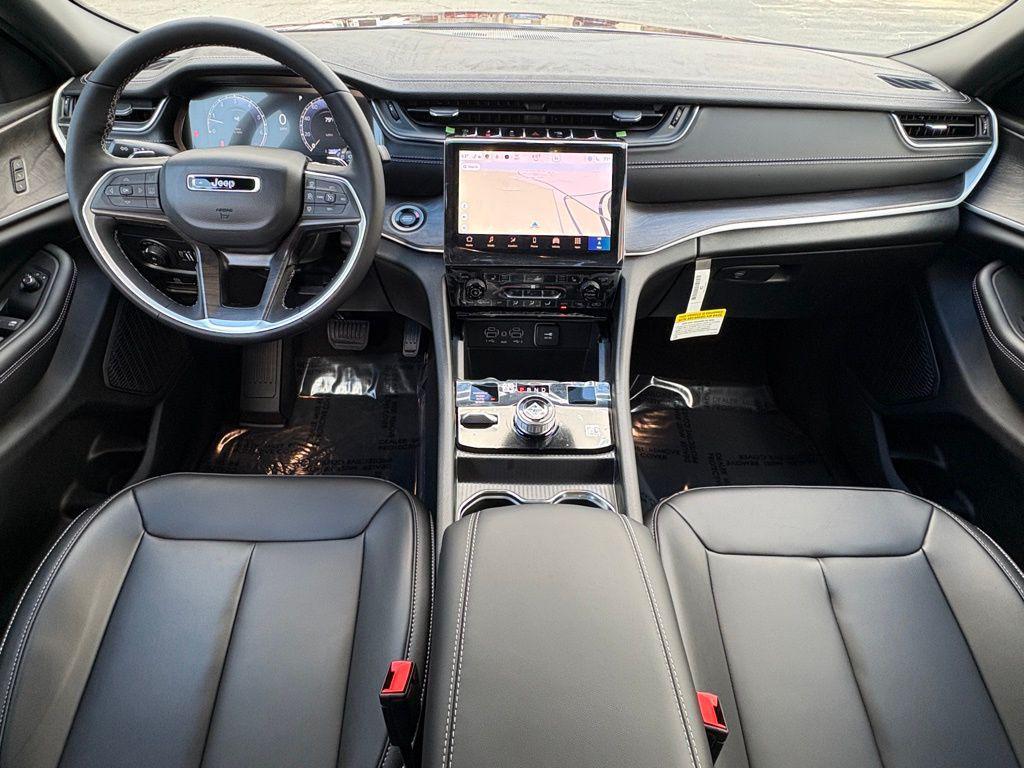 new 2025 Jeep Grand Cherokee car, priced at $42,400