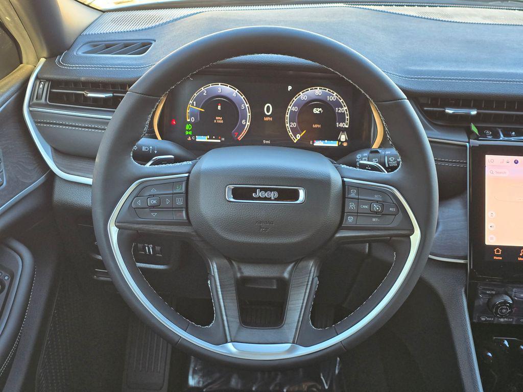 new 2025 Jeep Grand Cherokee car, priced at $44,989