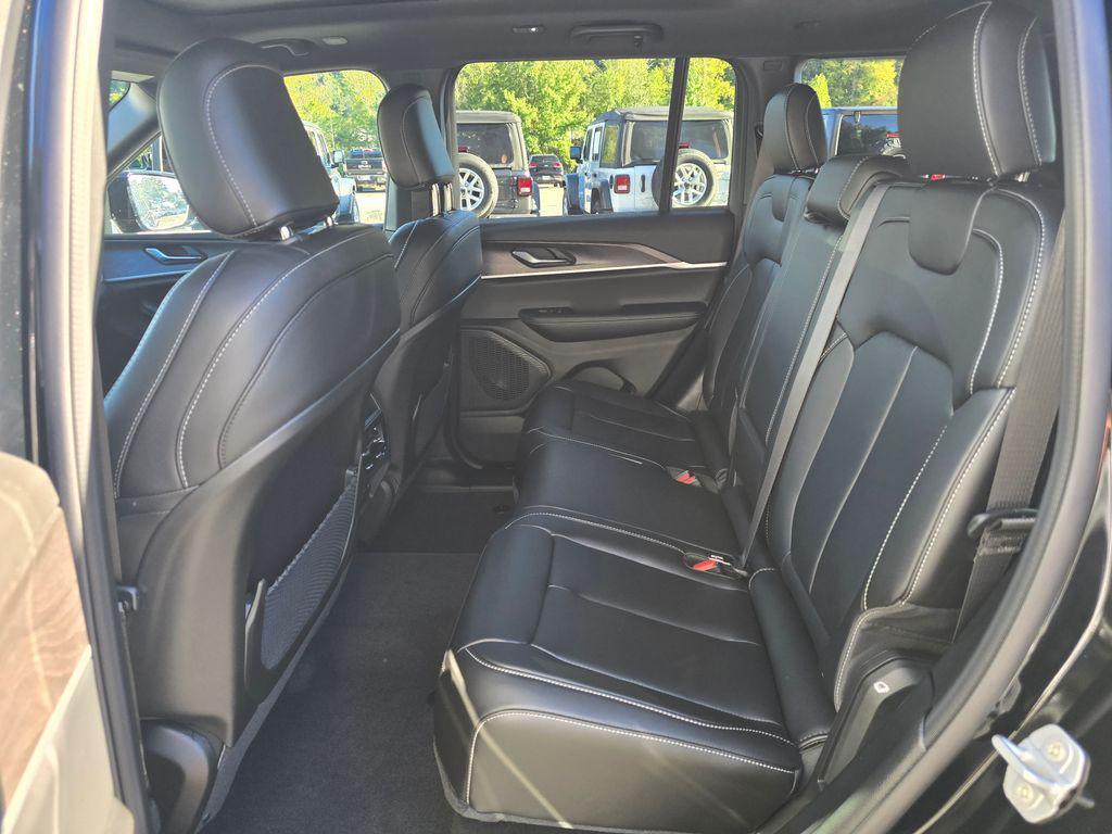 new 2025 Jeep Grand Cherokee car, priced at $44,989