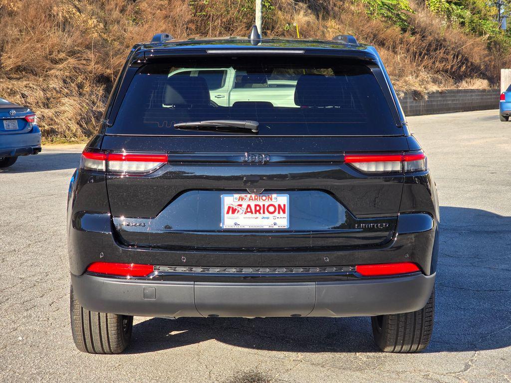 new 2025 Jeep Grand Cherokee car, priced at $44,989