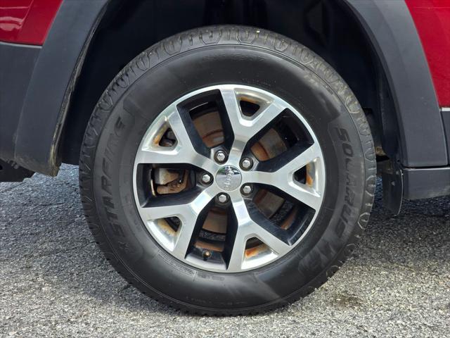 used 2015 Jeep Cherokee car, priced at $10,473