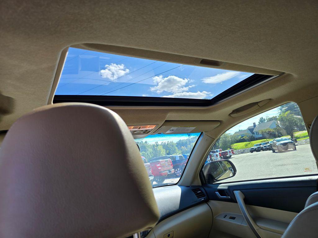 used 2013 Toyota Highlander car, priced at $16,500