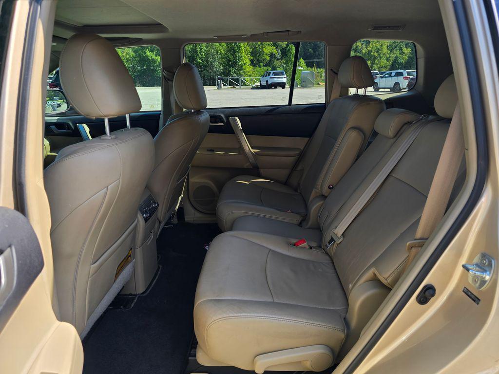used 2013 Toyota Highlander car, priced at $16,500