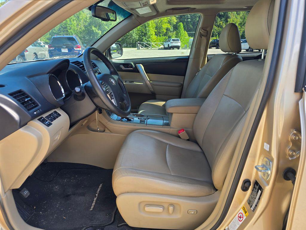 used 2013 Toyota Highlander car, priced at $16,500