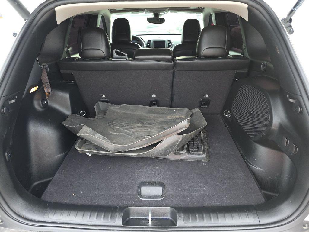 used 2023 Jeep Cherokee car, priced at $25,000