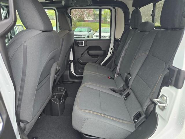 new 2025 Jeep Gladiator car, priced at $41,870