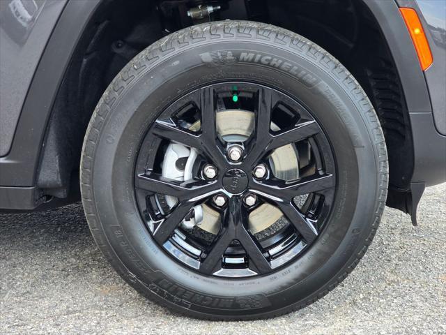 new 2025 Jeep Grand Cherokee car, priced at $44,394