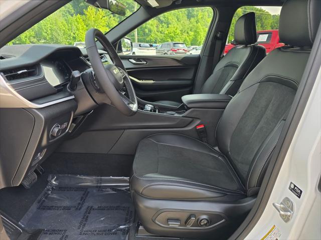 new 2025 Jeep Grand Cherokee car, priced at $39,058