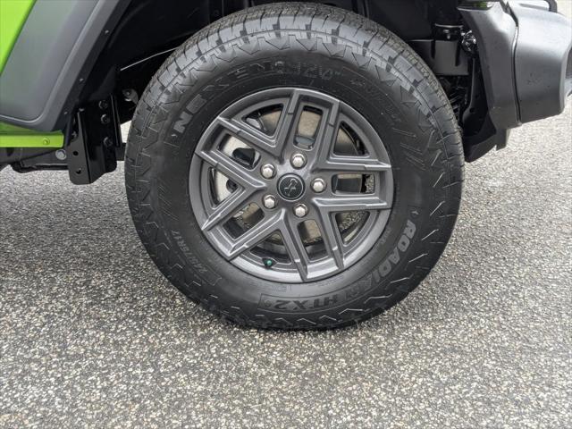 new 2025 Jeep Wrangler car, priced at $40,860