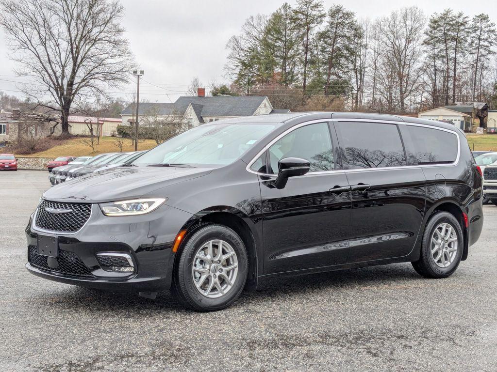 new 2025 Chrysler Pacifica car, priced at $35,996