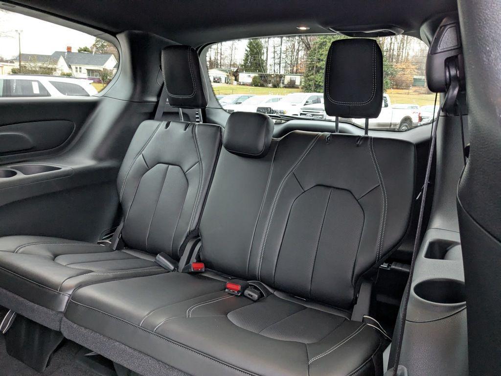 new 2025 Chrysler Pacifica car, priced at $35,996
