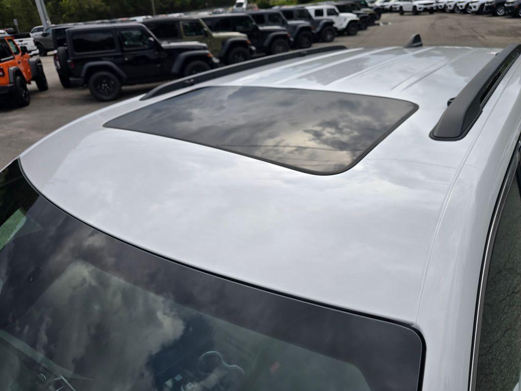 new 2025 Jeep Grand Cherokee car, priced at $35,980