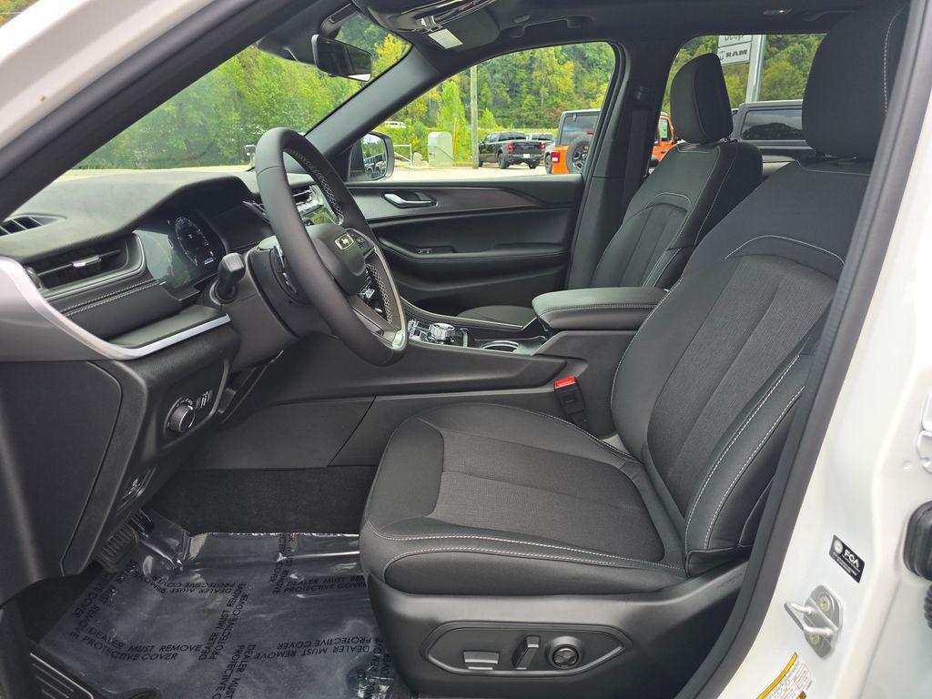new 2025 Jeep Grand Cherokee car, priced at $35,980