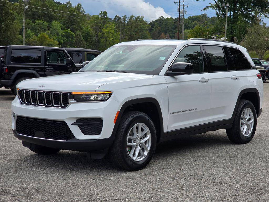 new 2025 Jeep Grand Cherokee car, priced at $35,980