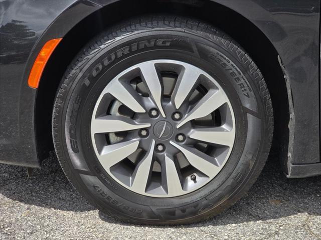 used 2023 Chrysler Pacifica Hybrid car, priced at $31,000