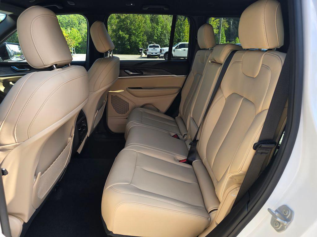 new 2025 Jeep Grand Cherokee car, priced at $39,834