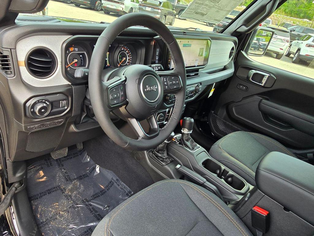 new 2025 Jeep Wrangler car, priced at $39,990