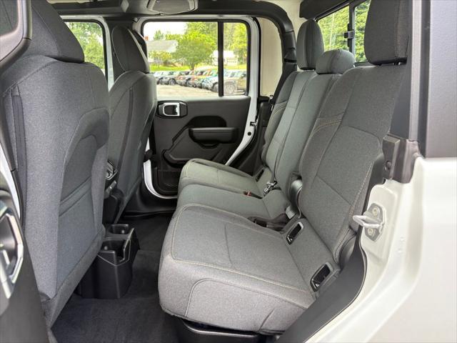 new 2025 Jeep Gladiator car, priced at $39,172